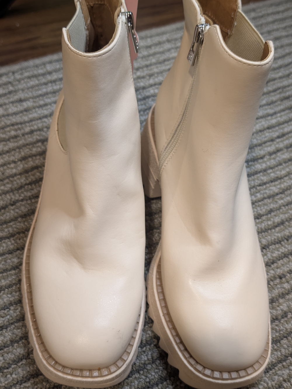 Sam and Libby Lennon boots, cream chelsea boots, new with tags platform boots, c